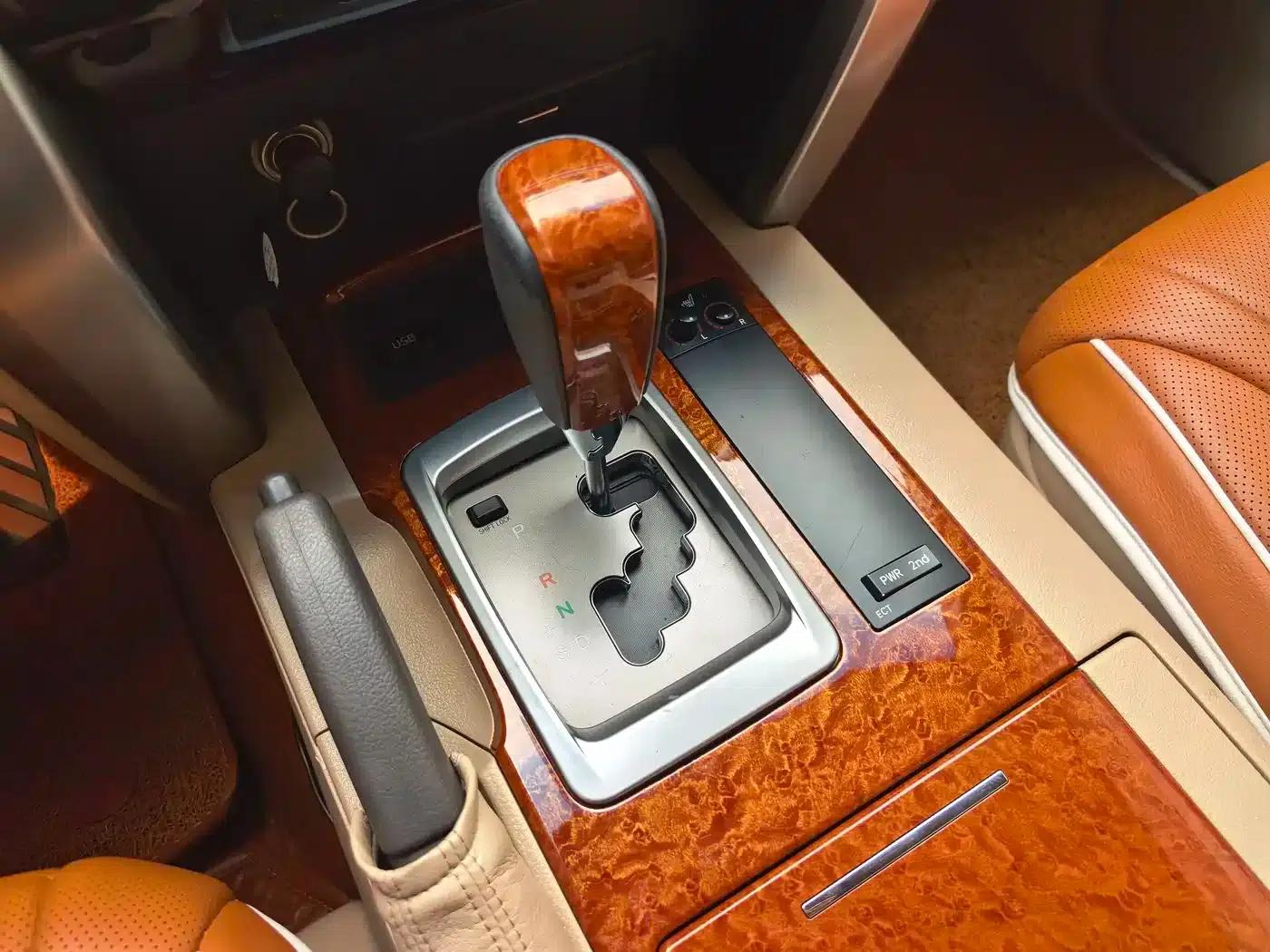 2012 Land Cruiser 4.0L Automatic VX — миниатюра 16