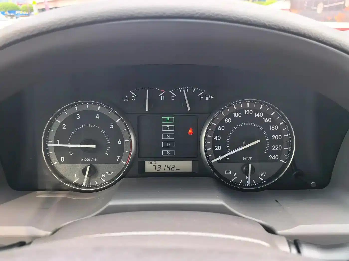 2012 Land Cruiser 4.0L Automatic VX — миниатюра 17