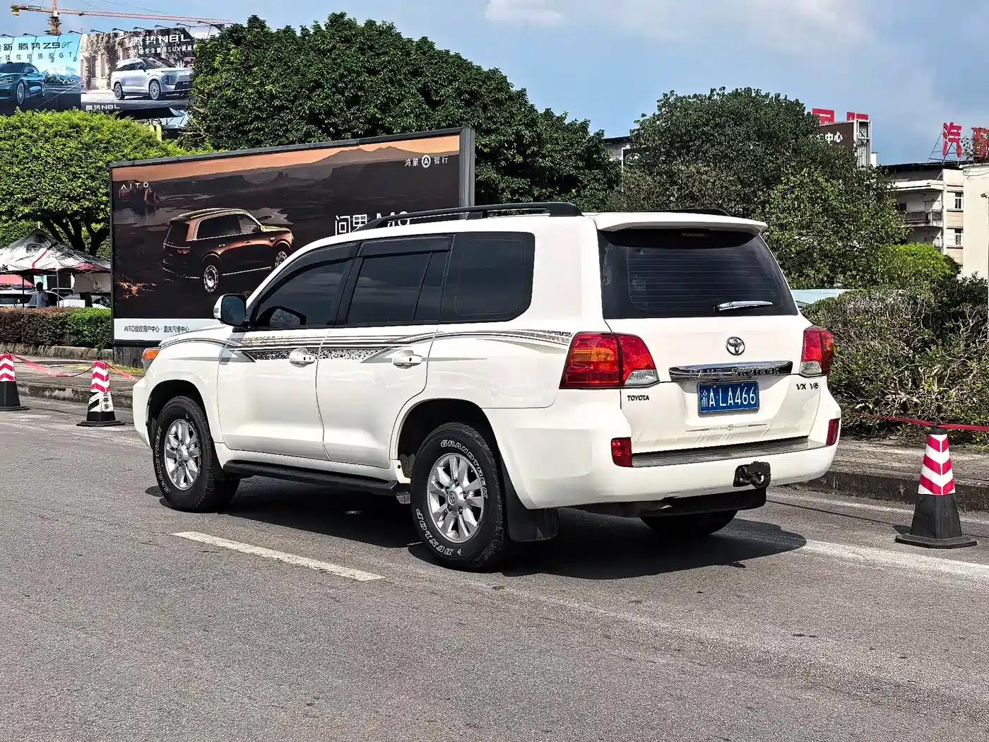 2012 Land Cruiser 4.0L Automatic VX — миниатюра 3