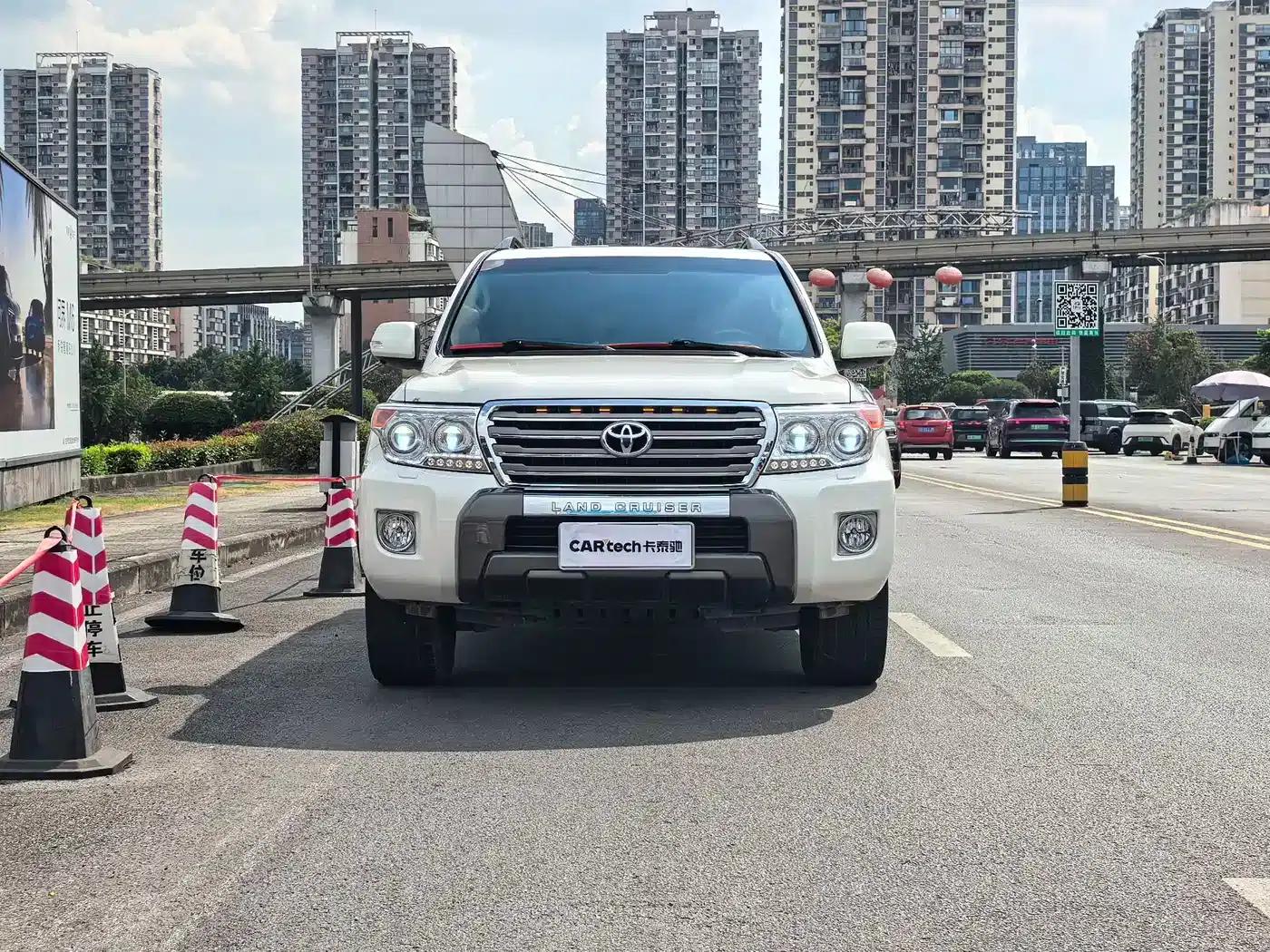 2012 Land Cruiser 4.0L Automatic VX — миниатюра 4