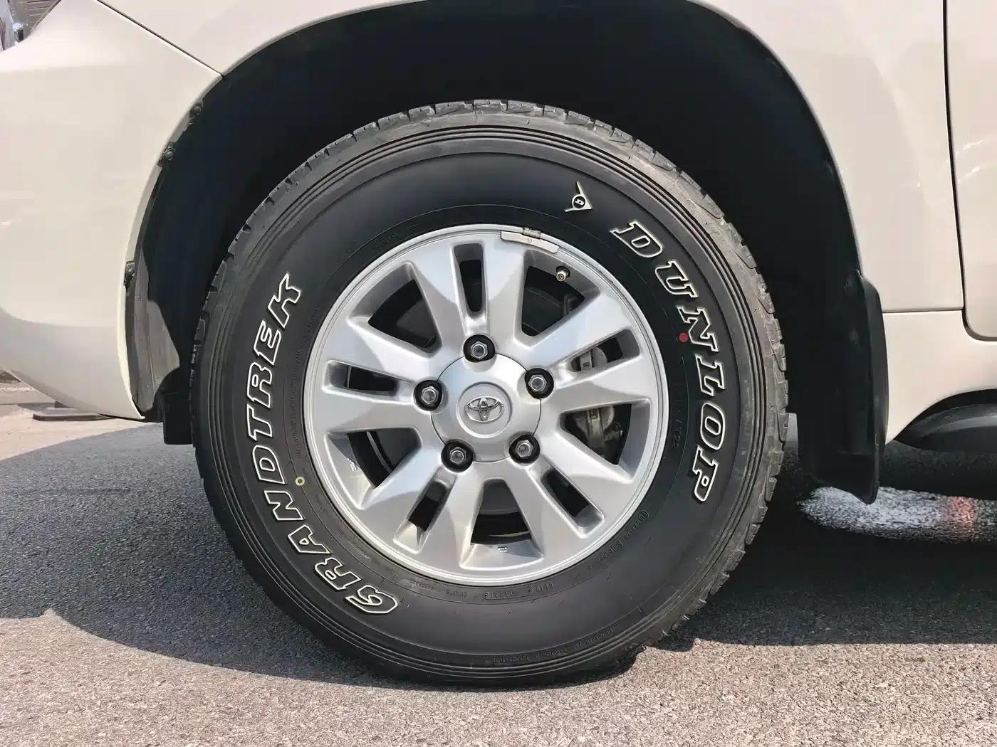 2012 Land Cruiser 4.0L Automatic VX — миниатюра 6