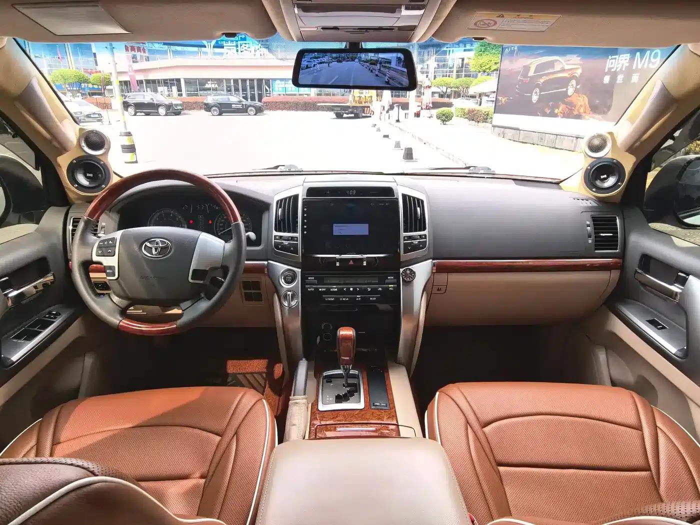 2012 Land Cruiser 4.0L Automatic VX — миниатюра 9