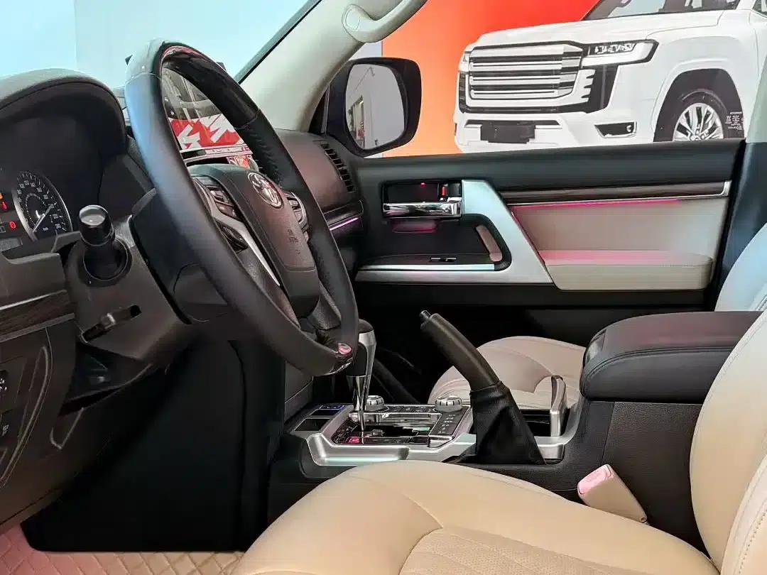 2010 Land Cruiser 4.0L Automatic VX — миниатюра 4