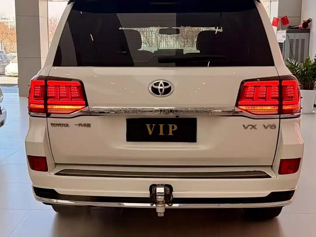 2010 Land Cruiser 4.0L Automatic VX — миниатюра 8