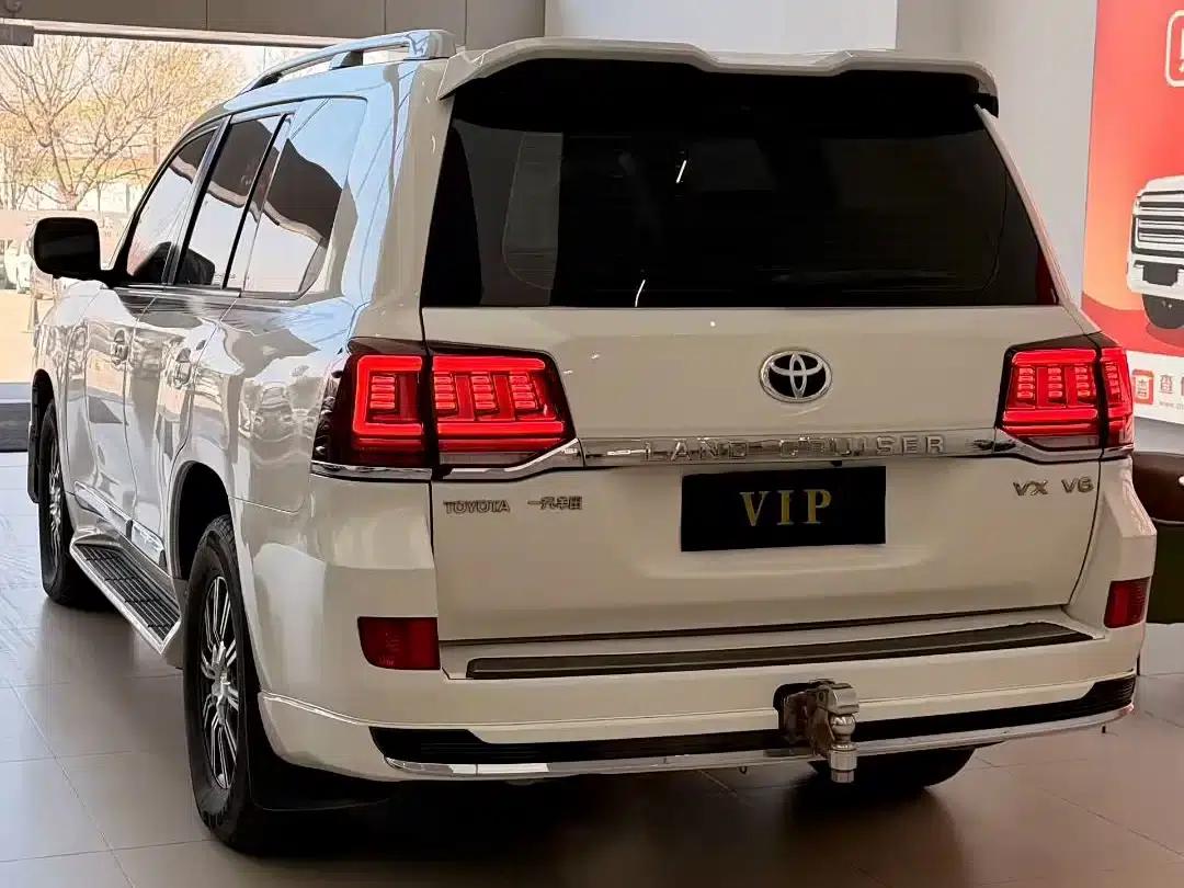2010 Land Cruiser 4.0L Automatic VX — миниатюра 9
