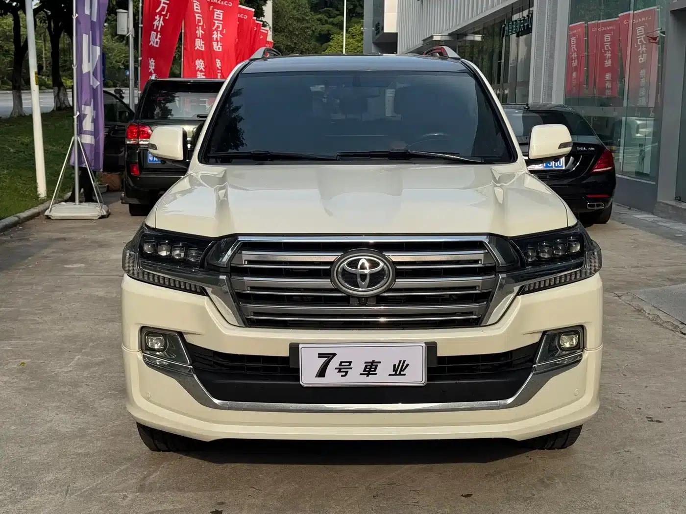 2016 Land Cruiser (Imported) 4.0L Middle East Edition — миниатюра 2