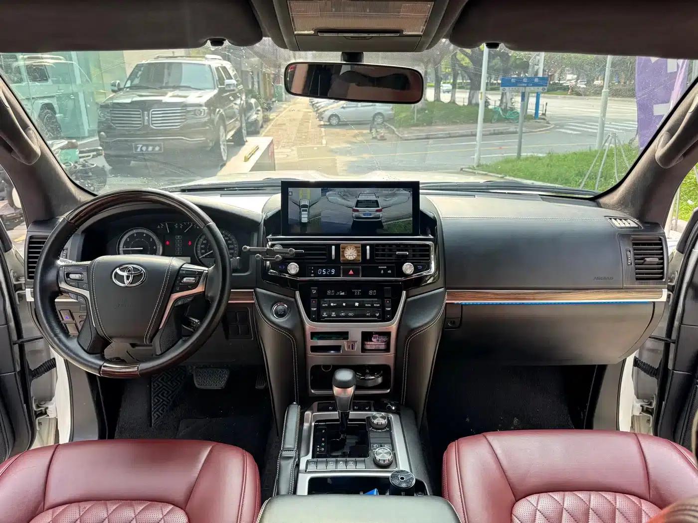 2016 Land Cruiser (Imported) 4.0L Middle East Edition — миниатюра 11
