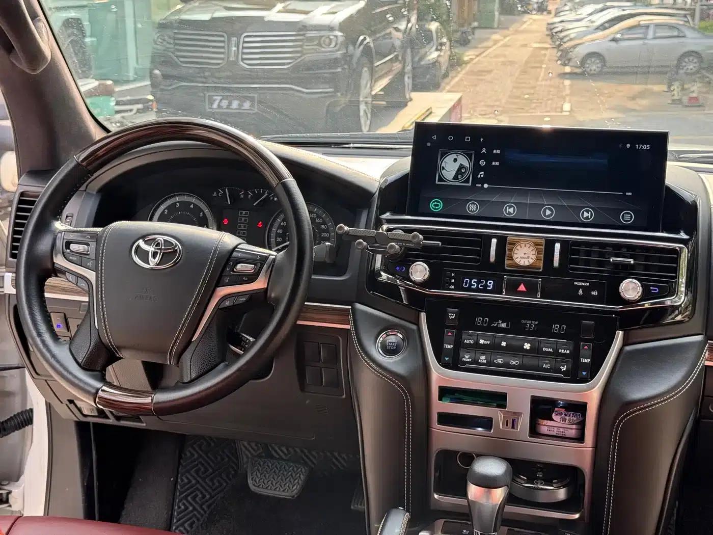 2016 Land Cruiser (Imported) 4.0L Middle East Edition — миниатюра 12