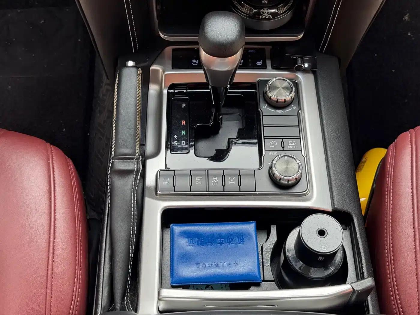 2016 Land Cruiser (Imported) 4.0L Middle East Edition — миниатюра 13
