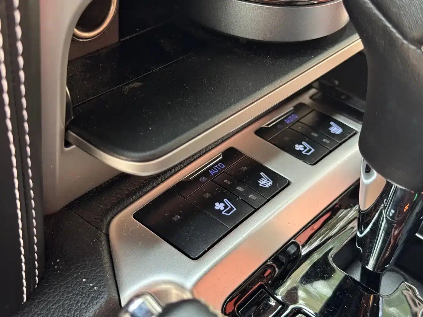 2016 Land Cruiser (Imported) 4.0L Middle East Edition — миниатюра 14