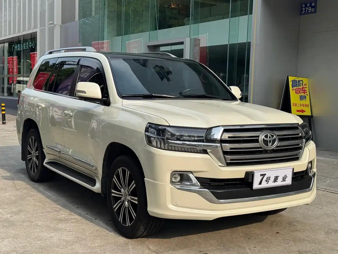 2016 Land Cruiser (Imported) 4.0L Middle East Edition — миниатюра 3