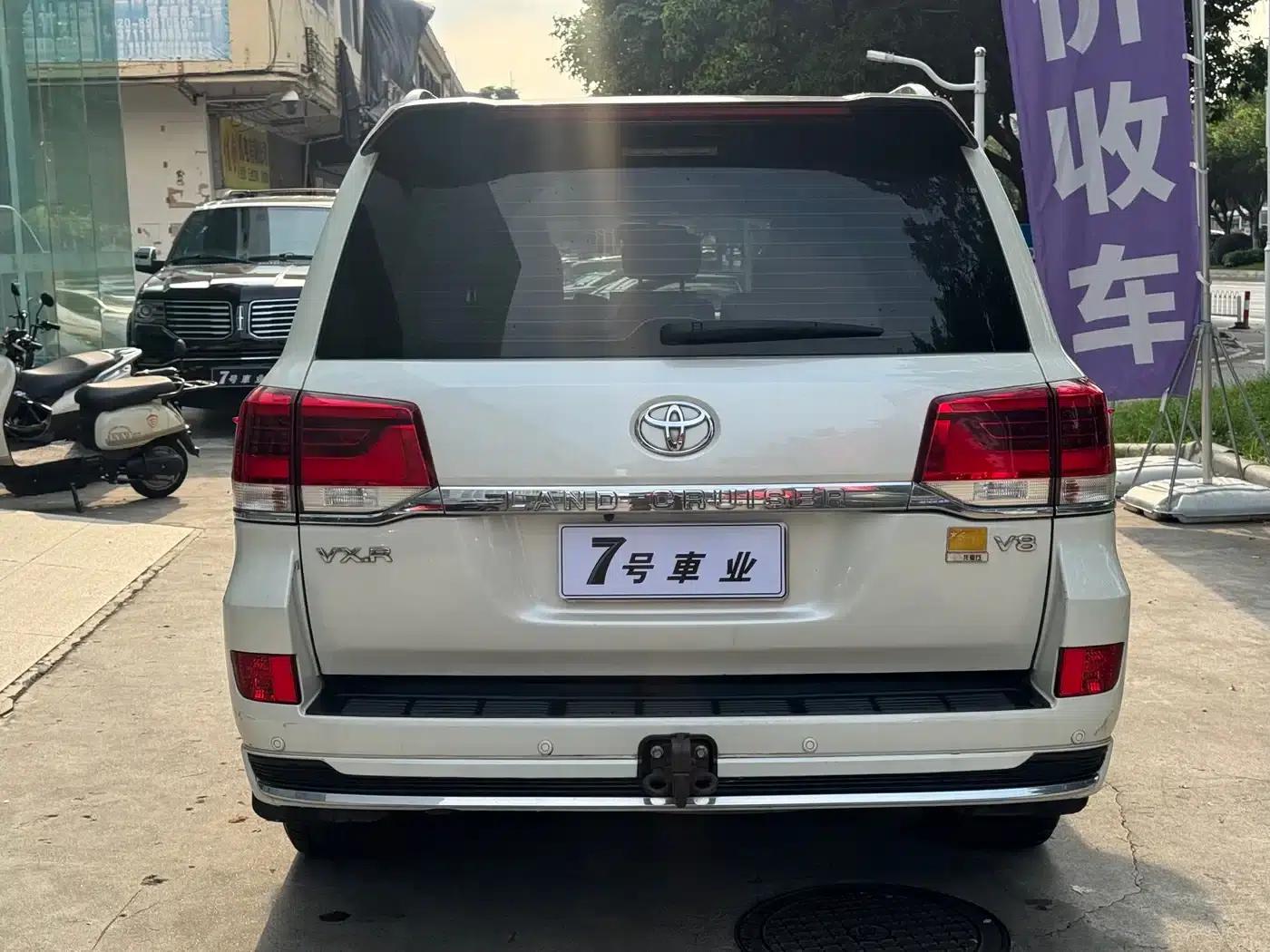 2016 Land Cruiser (Imported) 4.0L Middle East Edition — миниатюра 4
