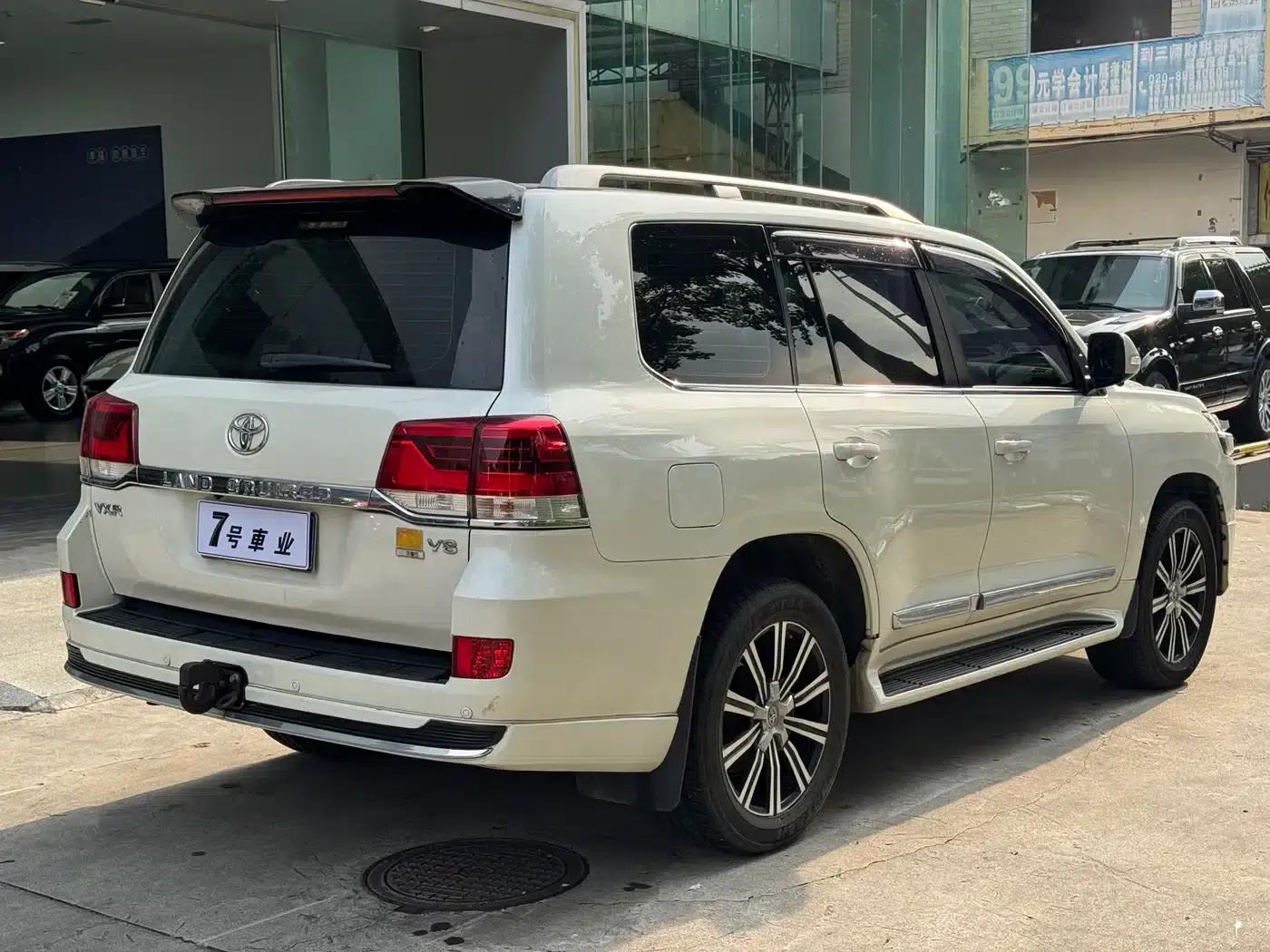 2016 Land Cruiser (Imported) 4.0L Middle East Edition — миниатюра 5