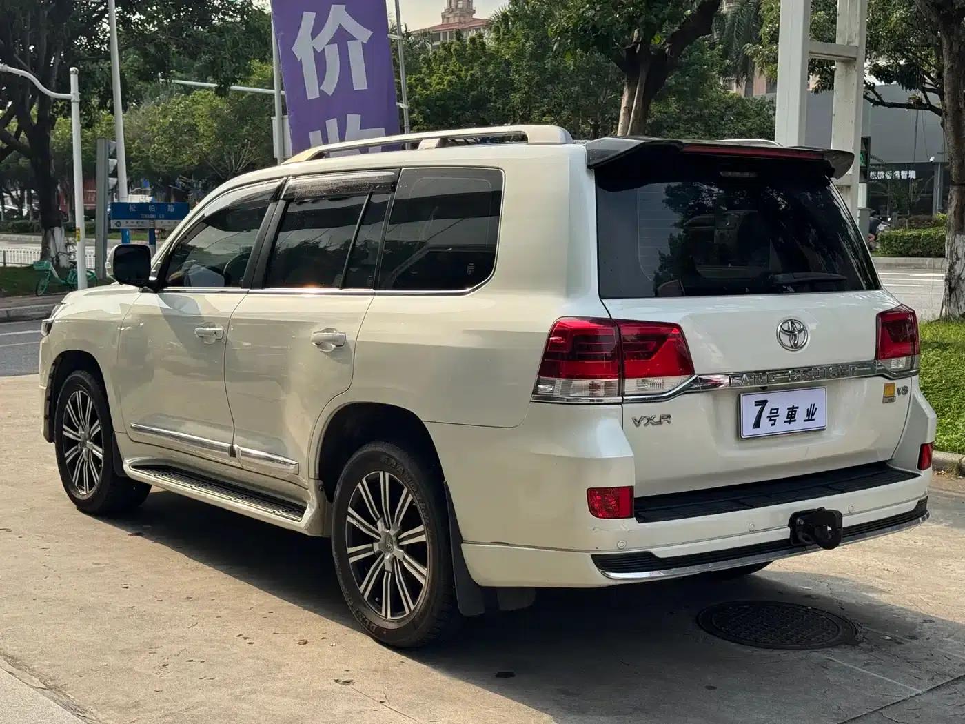2016 Land Cruiser (Imported) 4.0L Middle East Edition — миниатюра 6