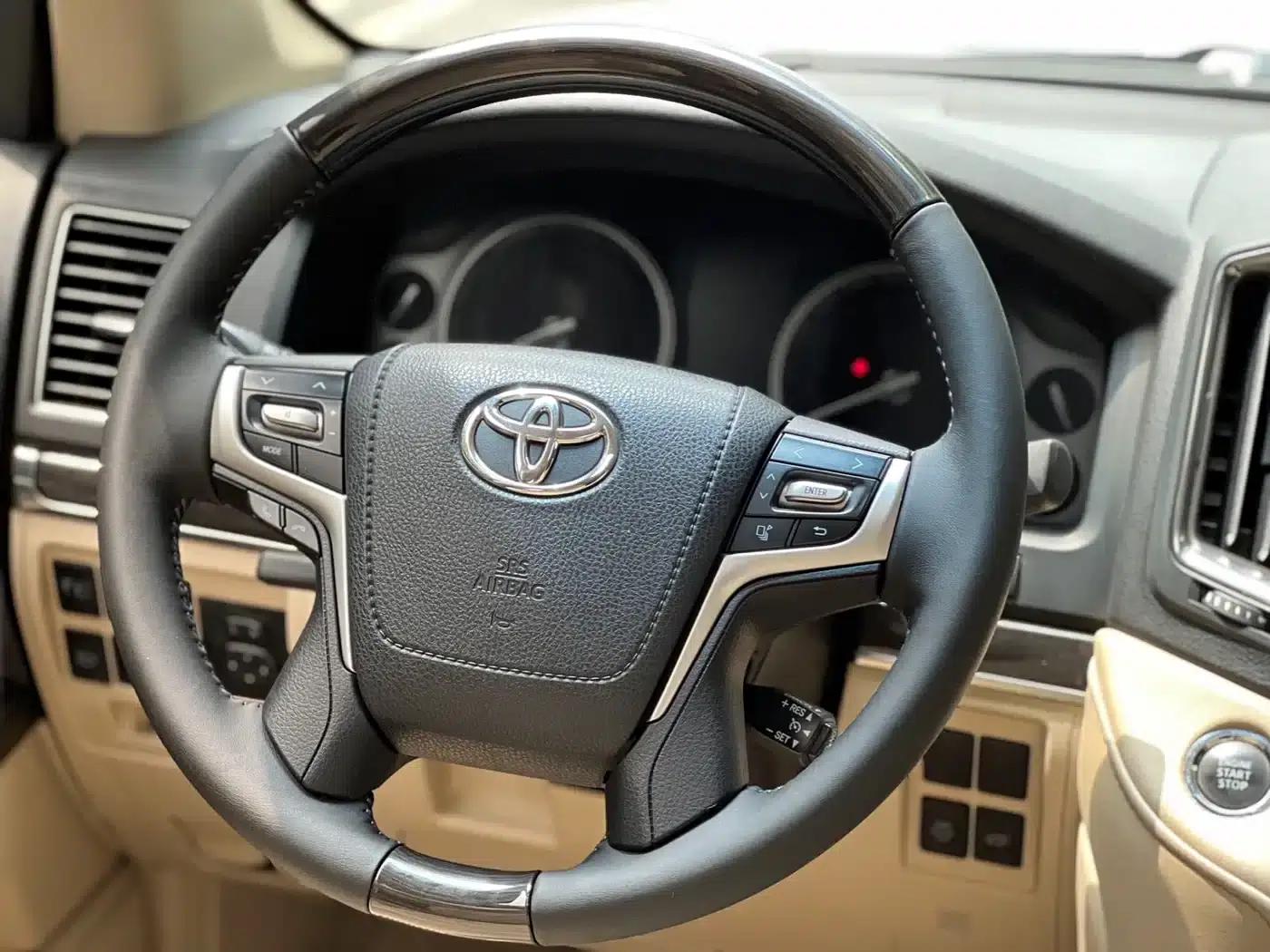 2020 Land Cruiser (Imported) 4.0L Middle East Edition — миниатюра 11