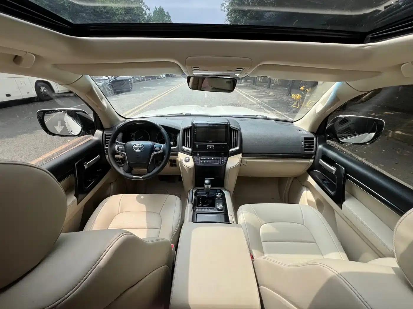 2020 Land Cruiser (Imported) 4.0L Middle East Edition — миниатюра 12