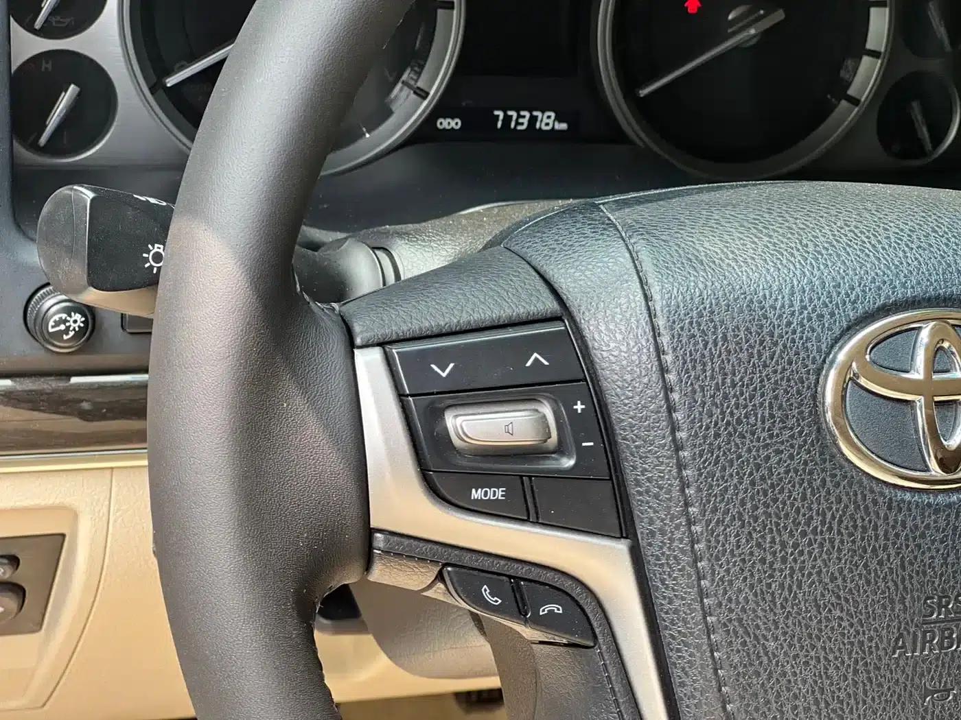 2020 Land Cruiser (Imported) 4.0L Middle East Edition — миниатюра 14