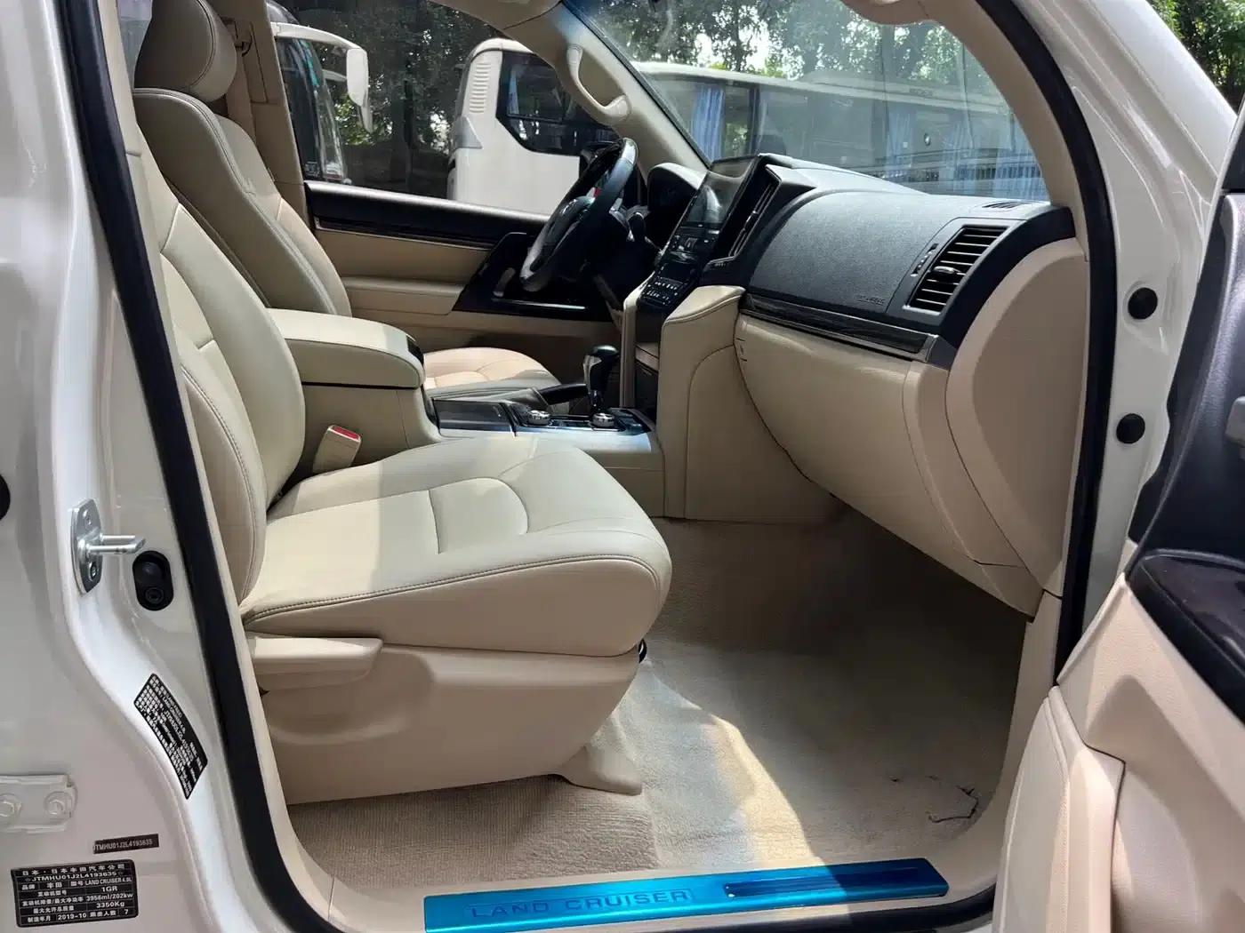 2020 Land Cruiser (Imported) 4.0L Middle East Edition — миниатюра 15