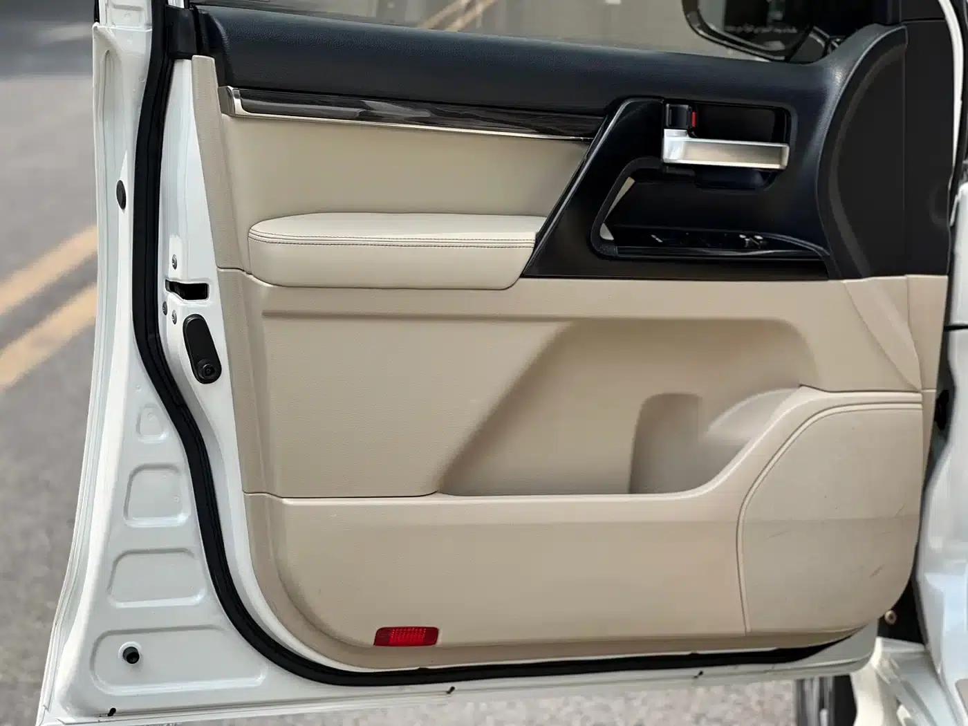 2020 Land Cruiser (Imported) 4.0L Middle East Edition — миниатюра 16