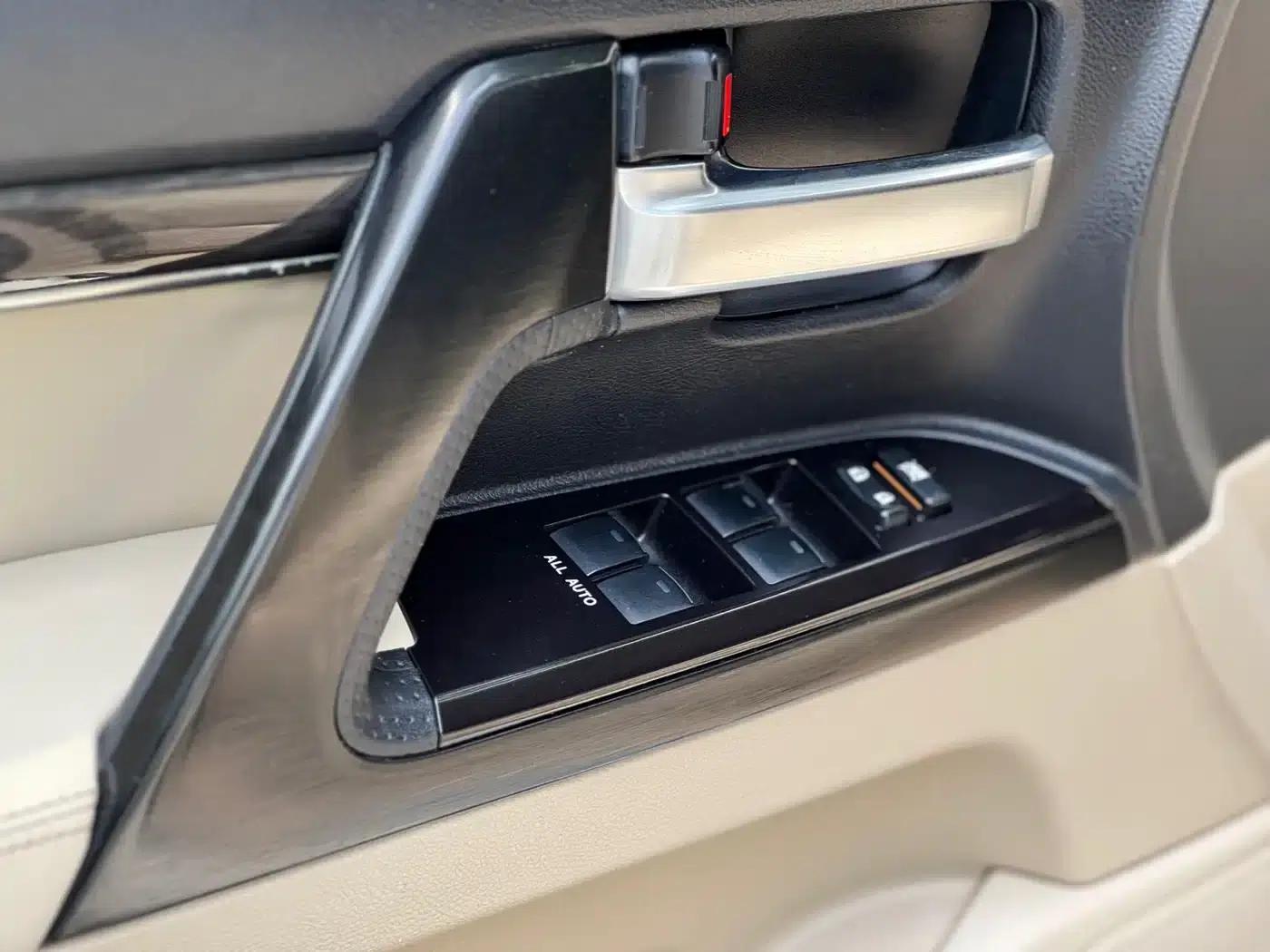 2020 Land Cruiser (Imported) 4.0L Middle East Edition — миниатюра 17