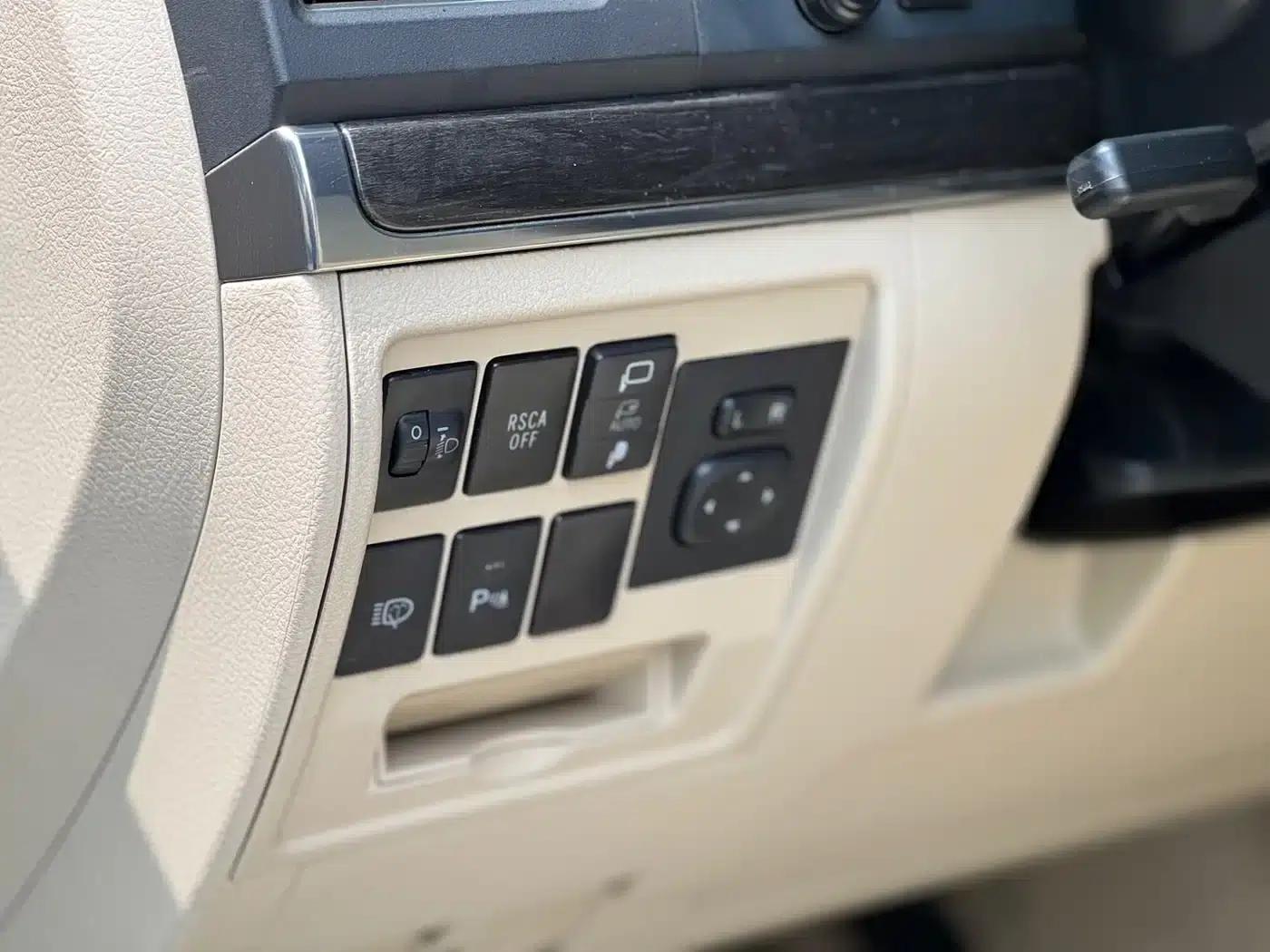 2020 Land Cruiser (Imported) 4.0L Middle East Edition — миниатюра 18