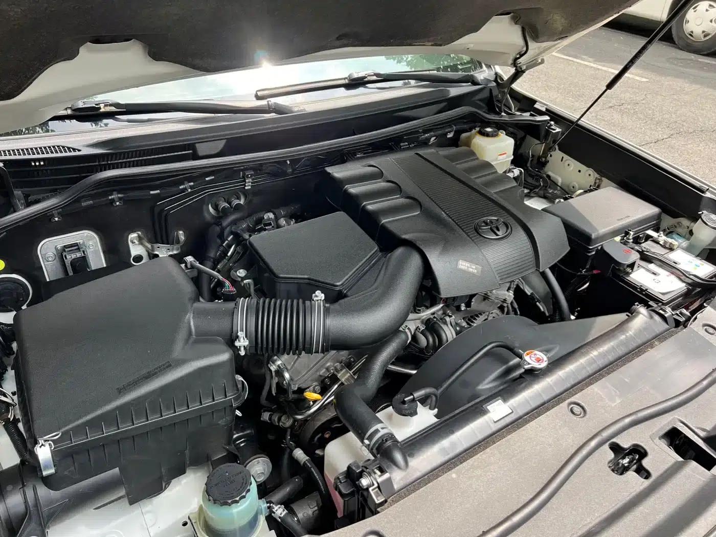 2020 Land Cruiser (Imported) 4.0L Middle East Edition — миниатюра 25