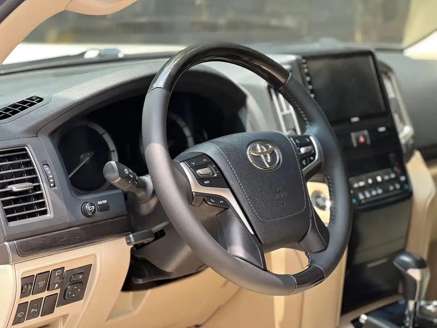 2020 Land Cruiser (Imported) 4.0L Middle East Edition — миниатюра 10