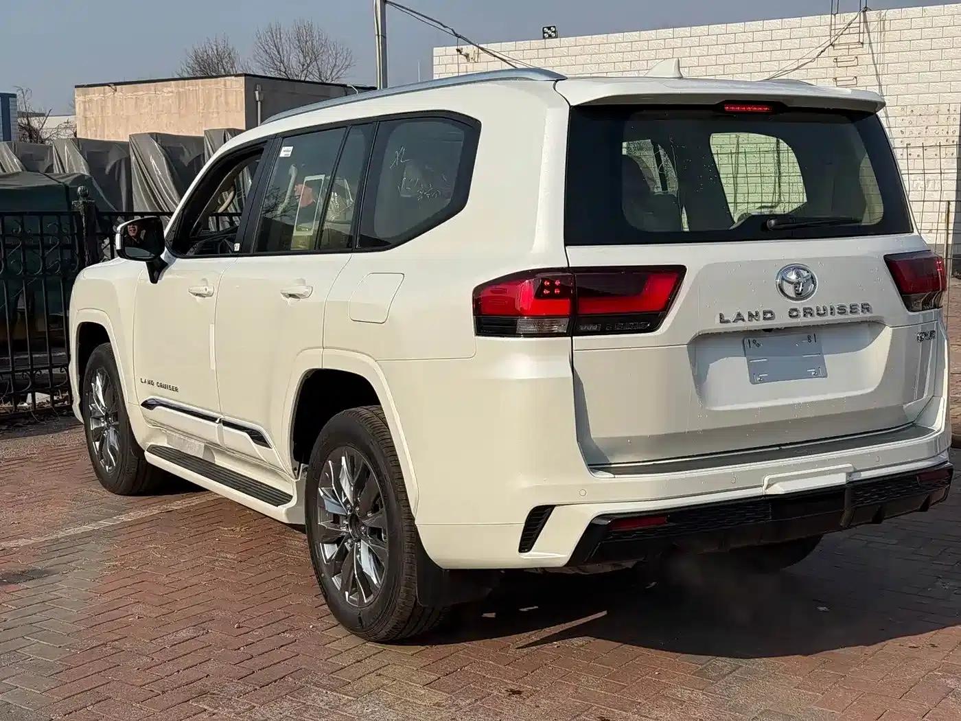 2026 Land Cruiser (Imported) 4.0L Automatic — миниатюра 4