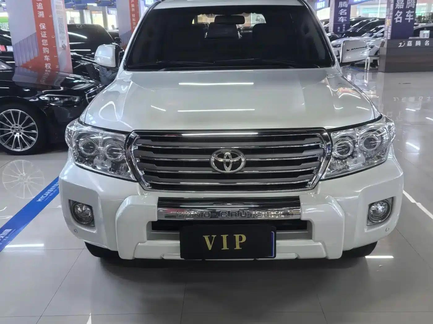 2015 Land Cruiser (Imported) 4.0L V6 Middle East Base Model — миниатюра 2