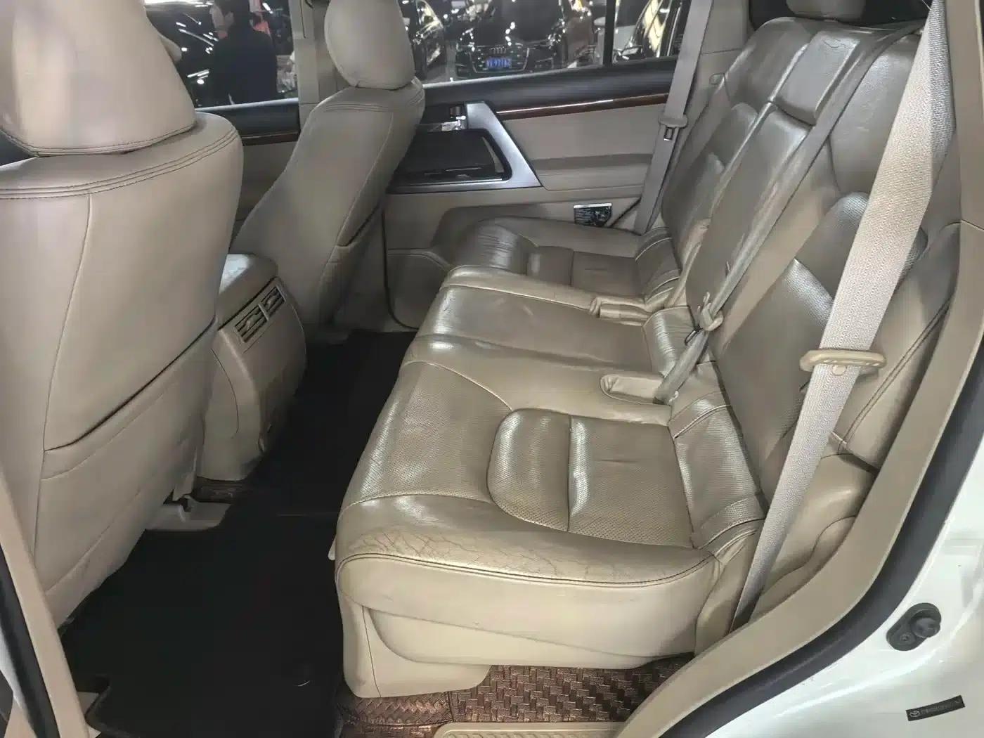 2015 Land Cruiser (Imported) 4.0L V6 Middle East Base Model — миниатюра 5