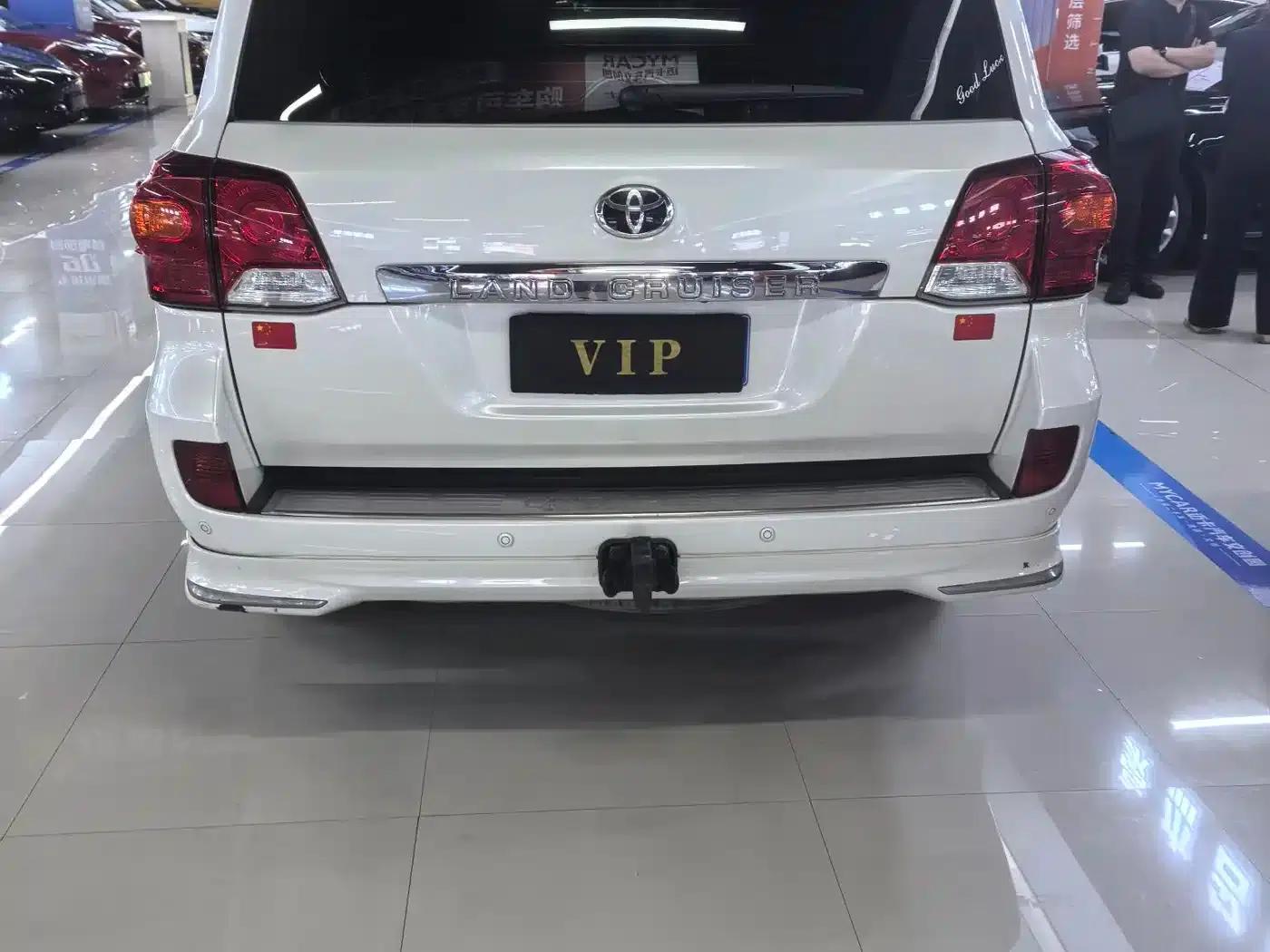 2015 Land Cruiser (Imported) 4.0L V6 Middle East Base Model — миниатюра 7