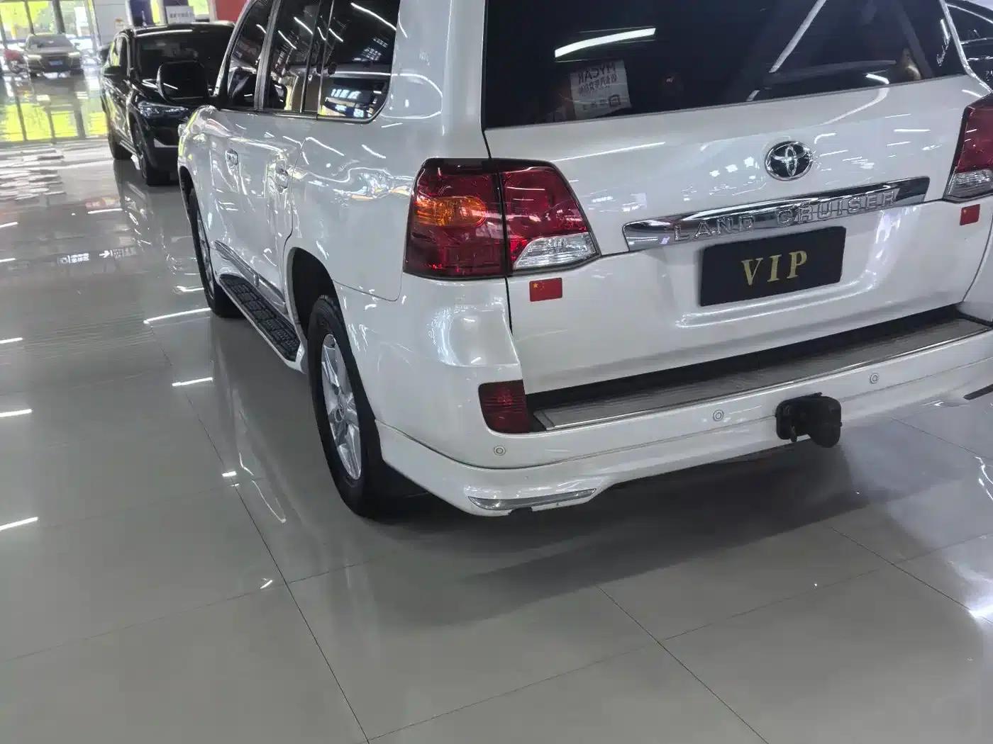 2015 Land Cruiser (Imported) 4.0L V6 Middle East Base Model — миниатюра 8