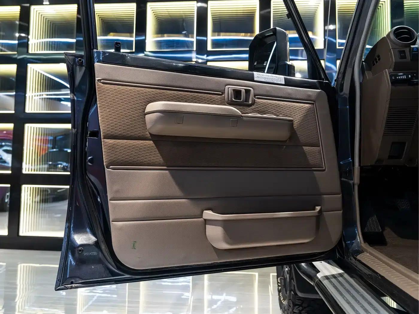Land Cruiser (Imported) LC76 2022 Model 4.0L Manual — миниатюра 18