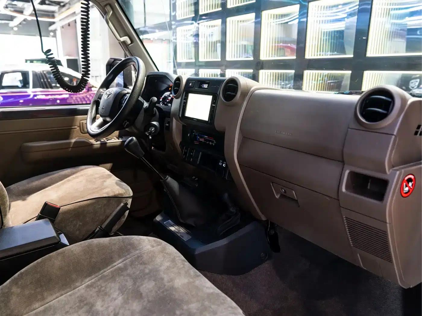 Land Cruiser (Imported) LC76 2022 Model 4.0L Manual — миниатюра 21