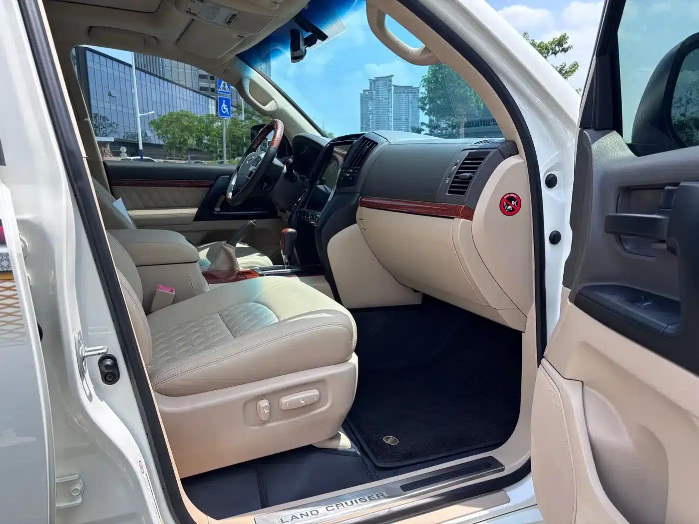 2012 Land Cruiser (Imported) Middle East Version — миниатюра 11