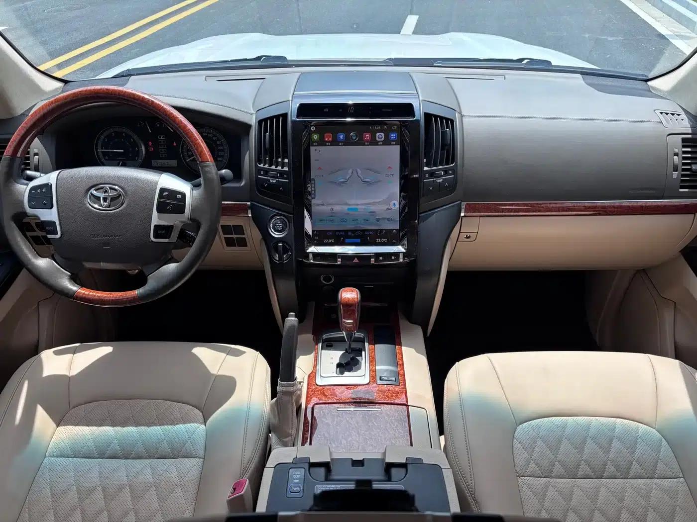 2012 Land Cruiser (Imported) Middle East Version — миниатюра 12