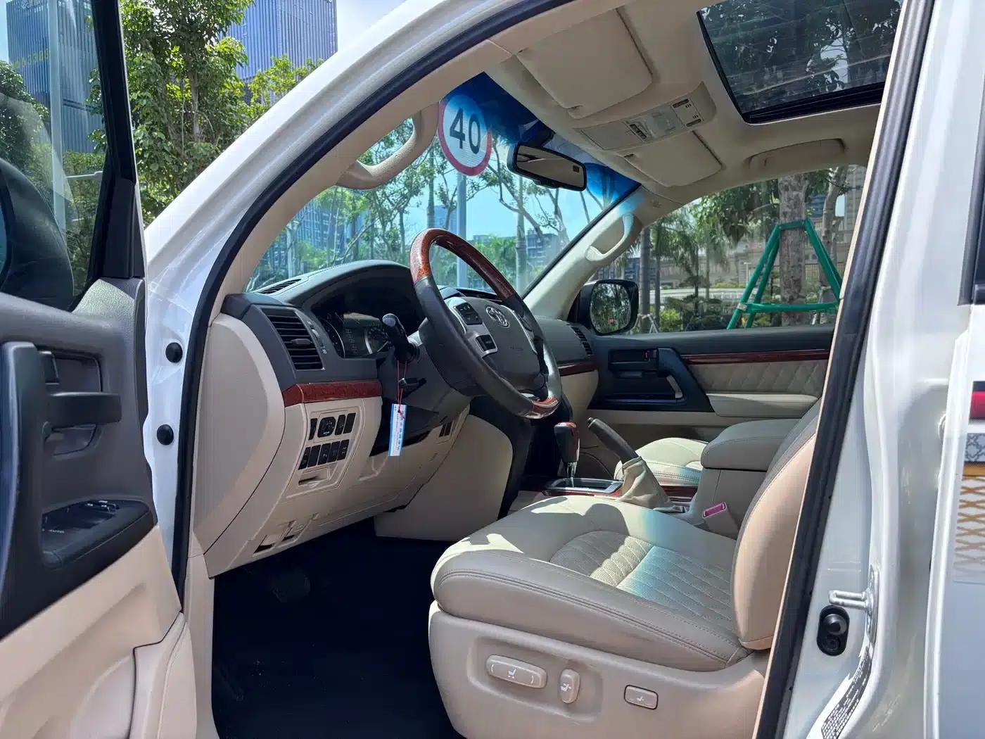 2012 Land Cruiser (Imported) Middle East Version — миниатюра 7