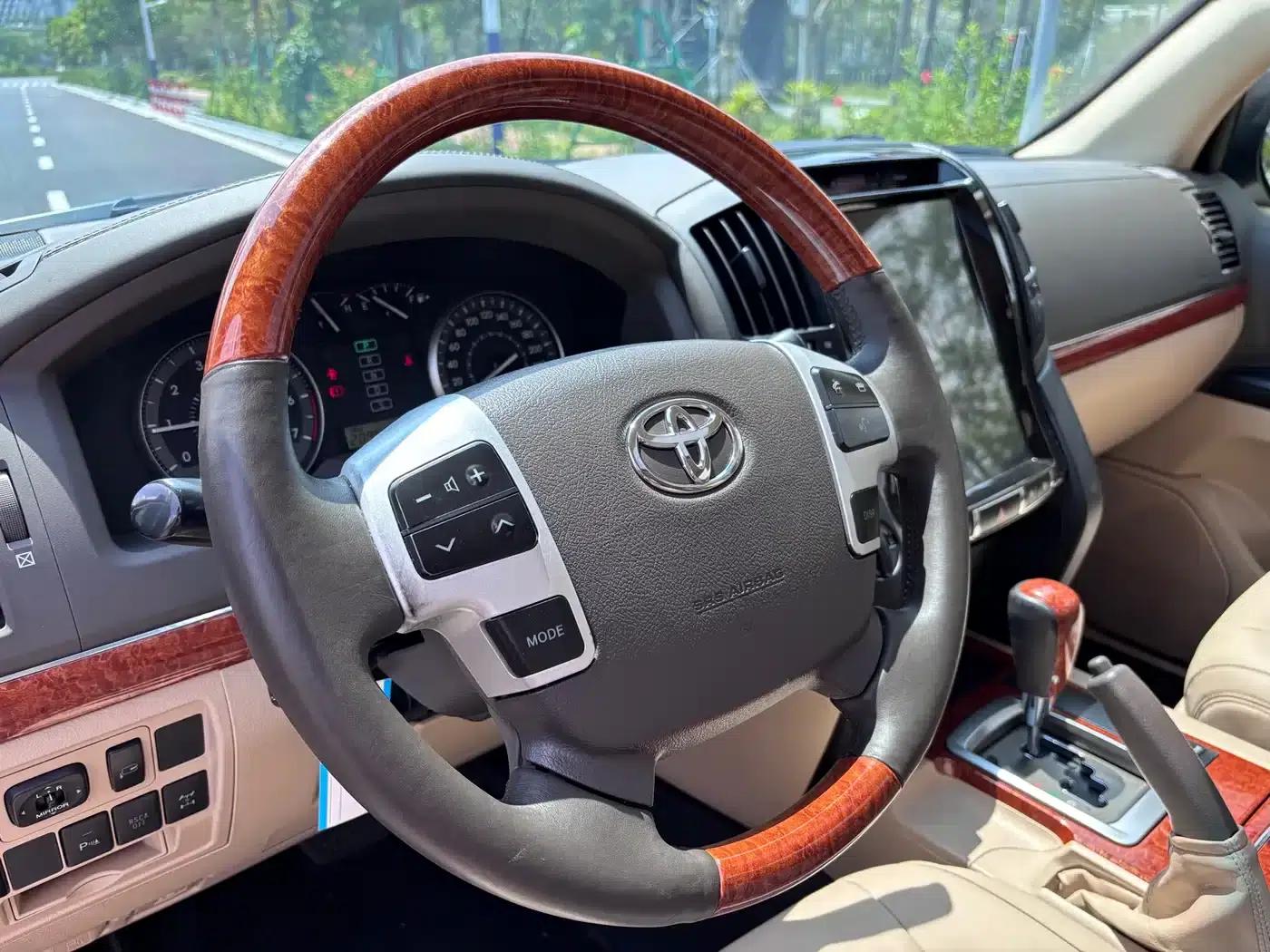 2012 Land Cruiser (Imported) Middle East Version — миниатюра 8