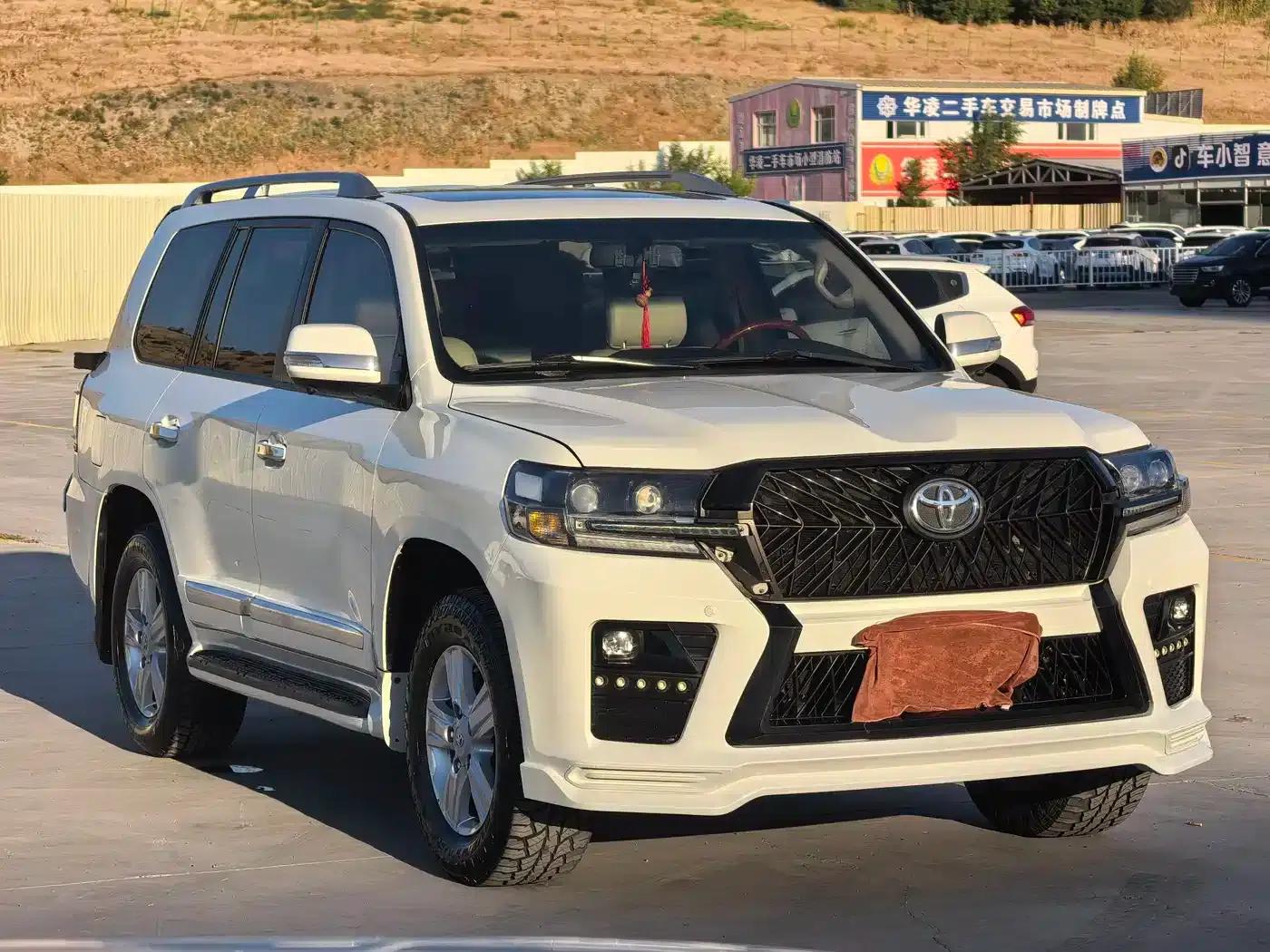 2012 Land Cruiser (Imported) 4.0L Automatic — миниатюра 1