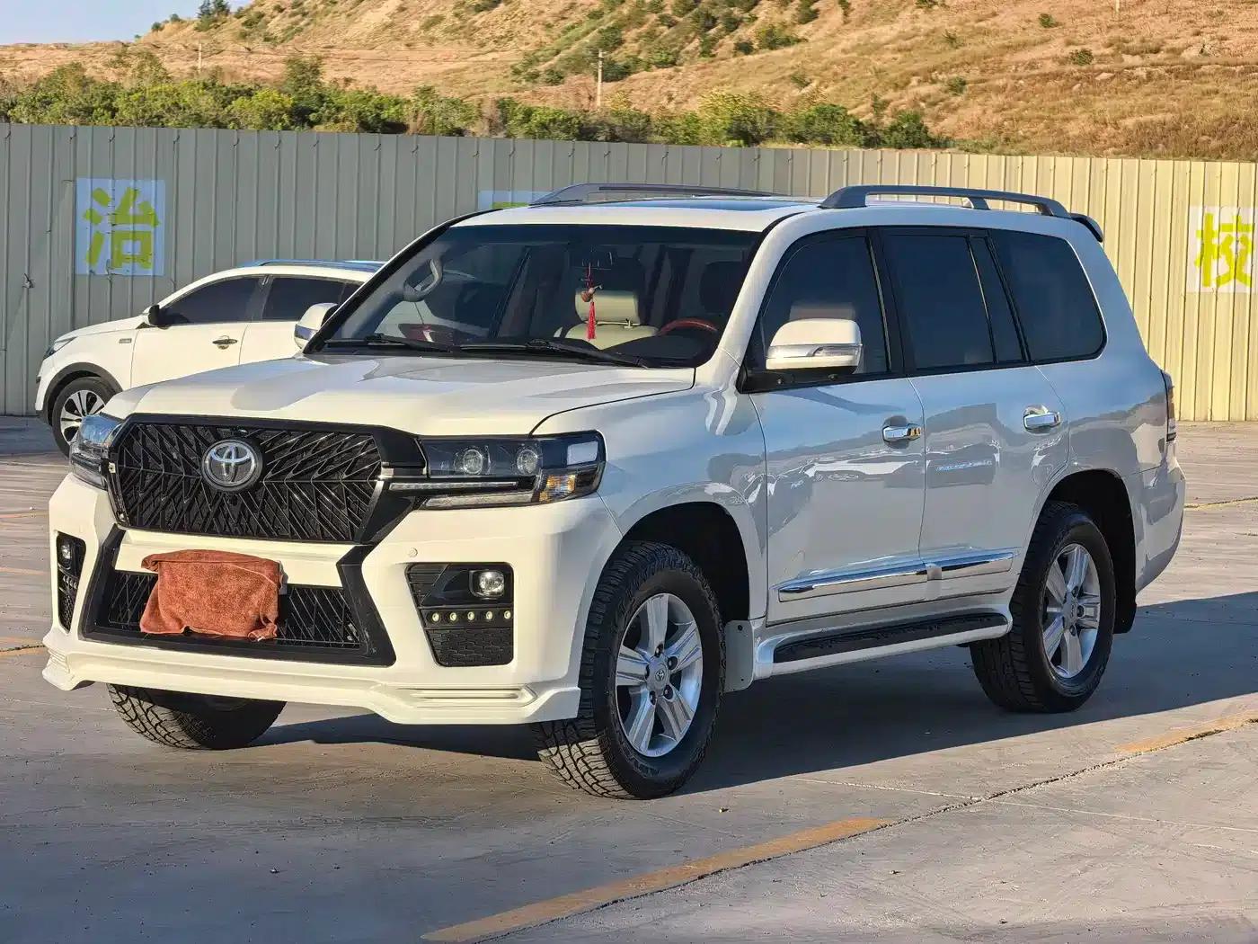 2012 Land Cruiser (Imported) 4.0L Automatic — миниатюра 3