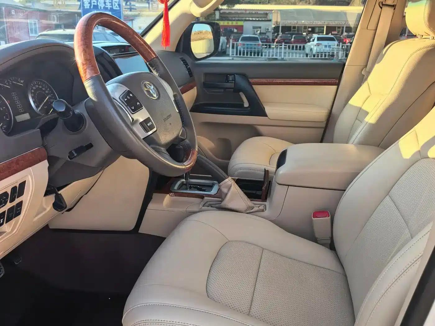 2012 Land Cruiser (Imported) 4.0L Automatic — миниатюра 4
