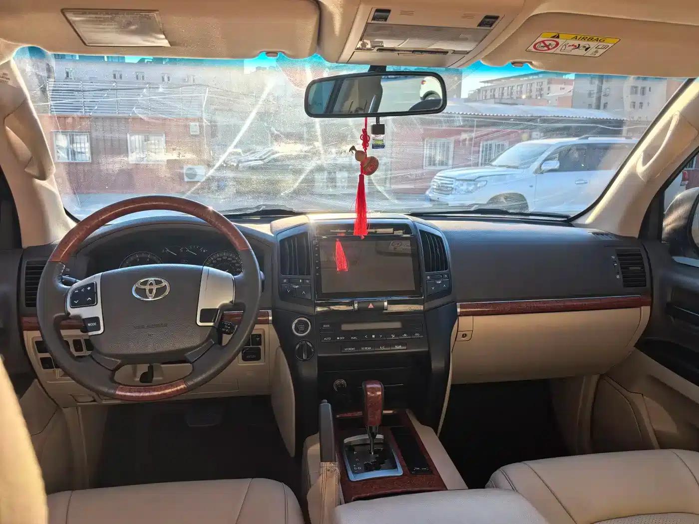 2012 Land Cruiser (Imported) 4.0L Automatic — миниатюра 5