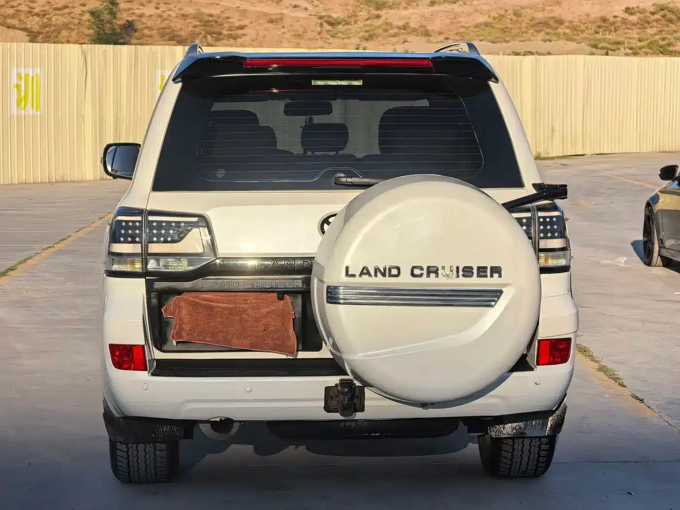 2012 Land Cruiser (Imported) 4.0L Automatic — миниатюра 7