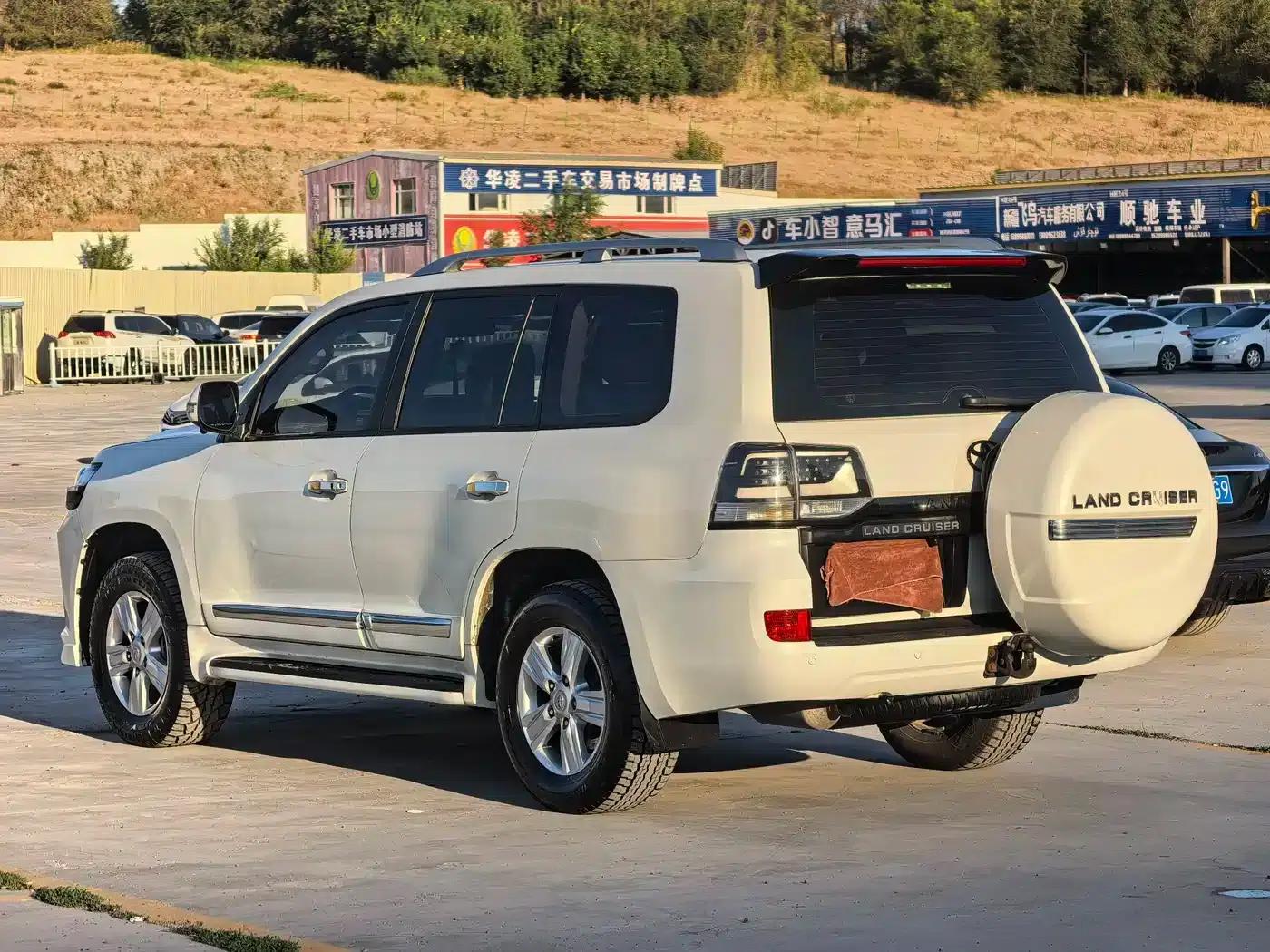 2012 Land Cruiser (Imported) 4.0L Automatic — миниатюра 9