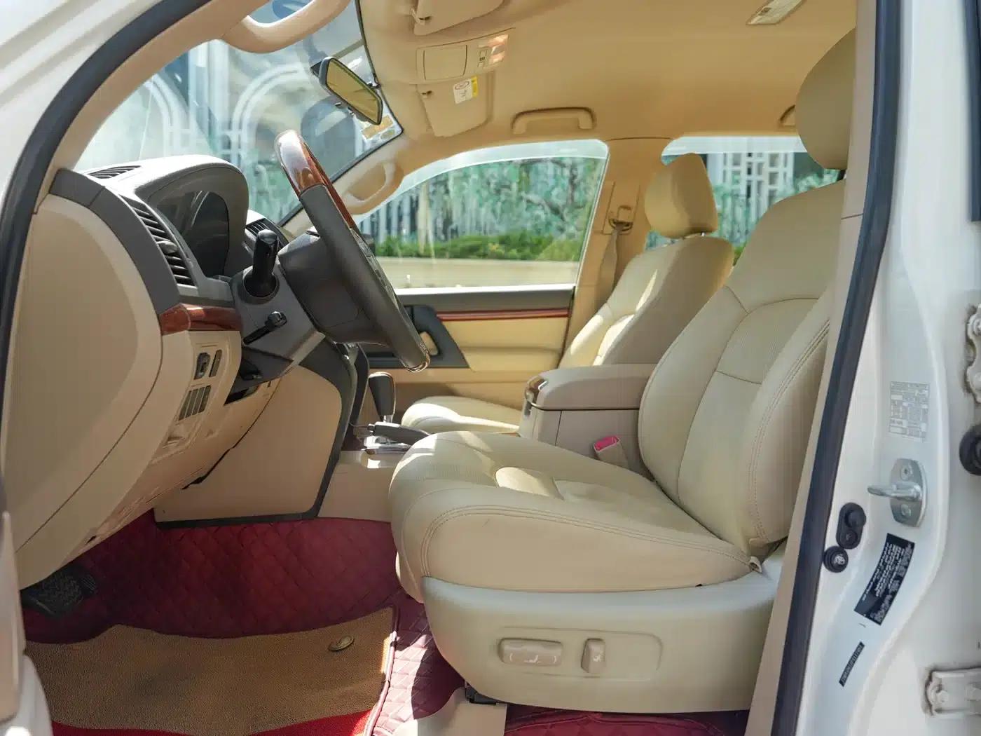 2015 Imported Land Cruiser 4.0L V6 Middle East Base Model — миниатюра 11