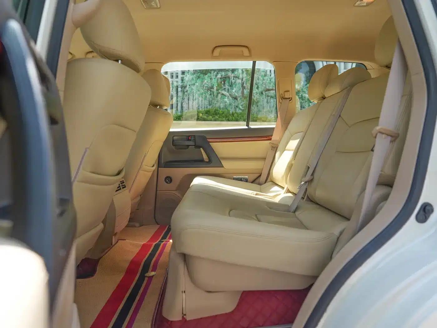 2015 Imported Land Cruiser 4.0L V6 Middle East Base Model — миниатюра 13