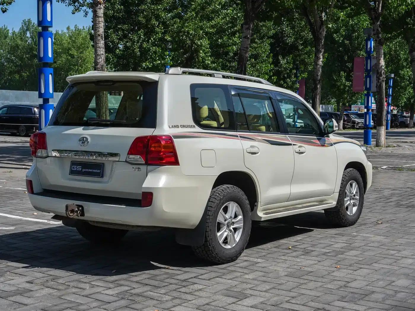 2015 Imported Land Cruiser 4.0L V6 Middle East Base Model — миниатюра 5