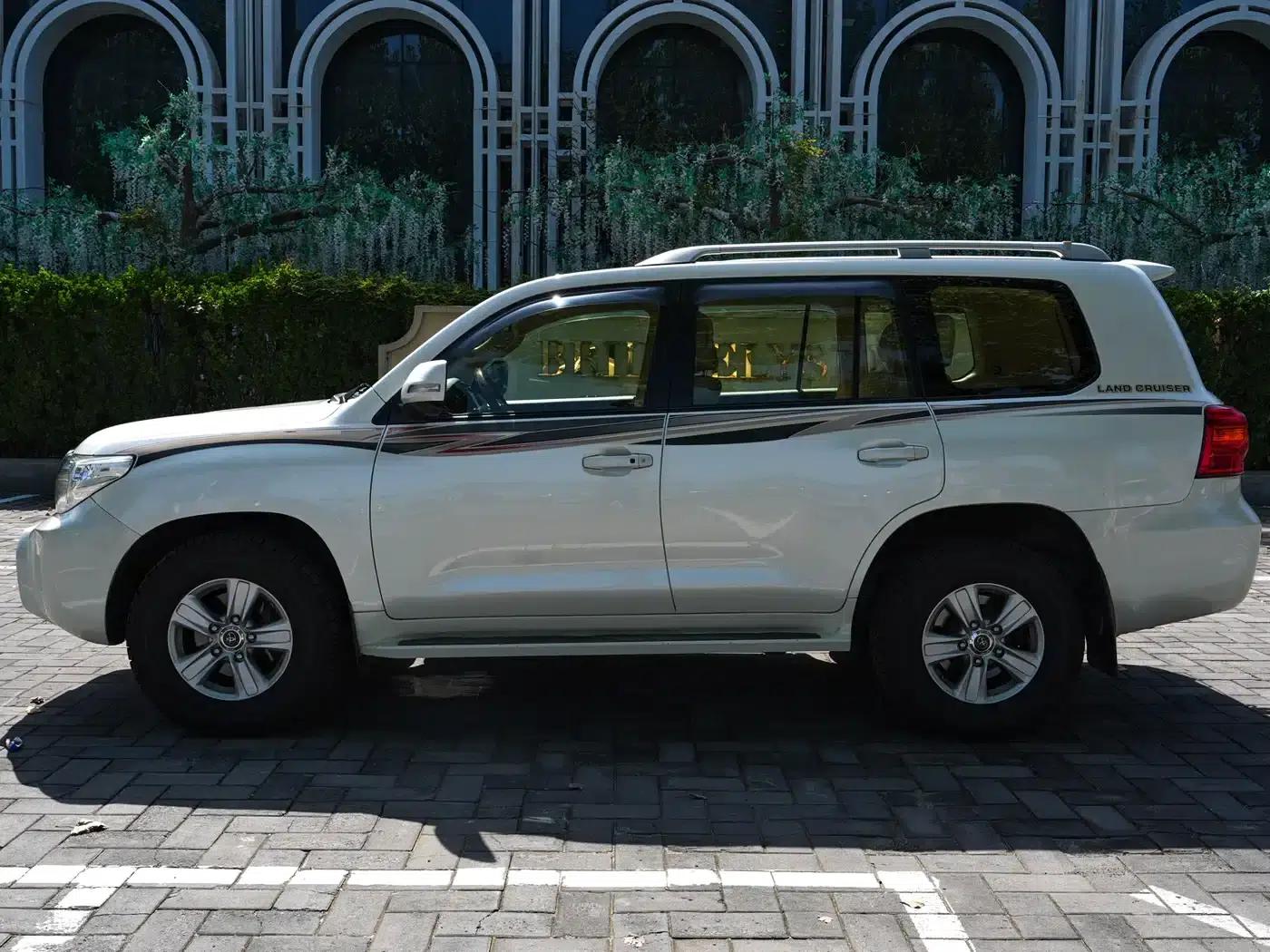 2015 Imported Land Cruiser 4.0L V6 Middle East Base Model — миниатюра 8
