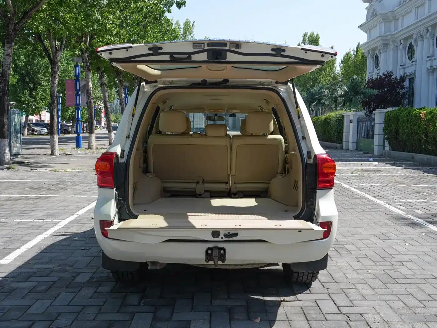 2015 Imported Land Cruiser 4.0L V6 Middle East Base Model — миниатюра 9