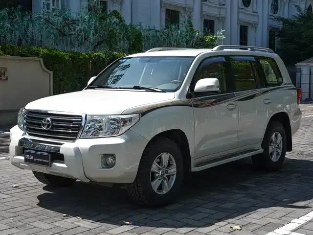 2015 Imported Land Cruiser 4.0L V6 Middle East Base Model